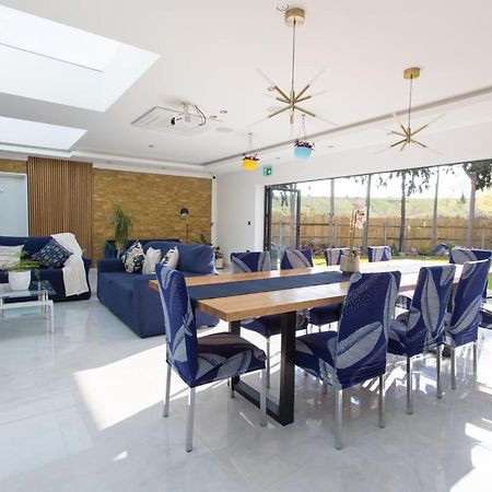 Legoland Heathrow Windsor Apartment Hotel สลาว ภายนอก รูปภาพ