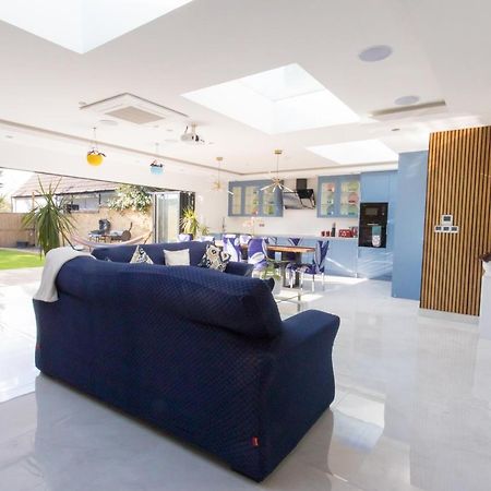 Legoland Heathrow Windsor Apartment Hotel สลาว ภายนอก รูปภาพ