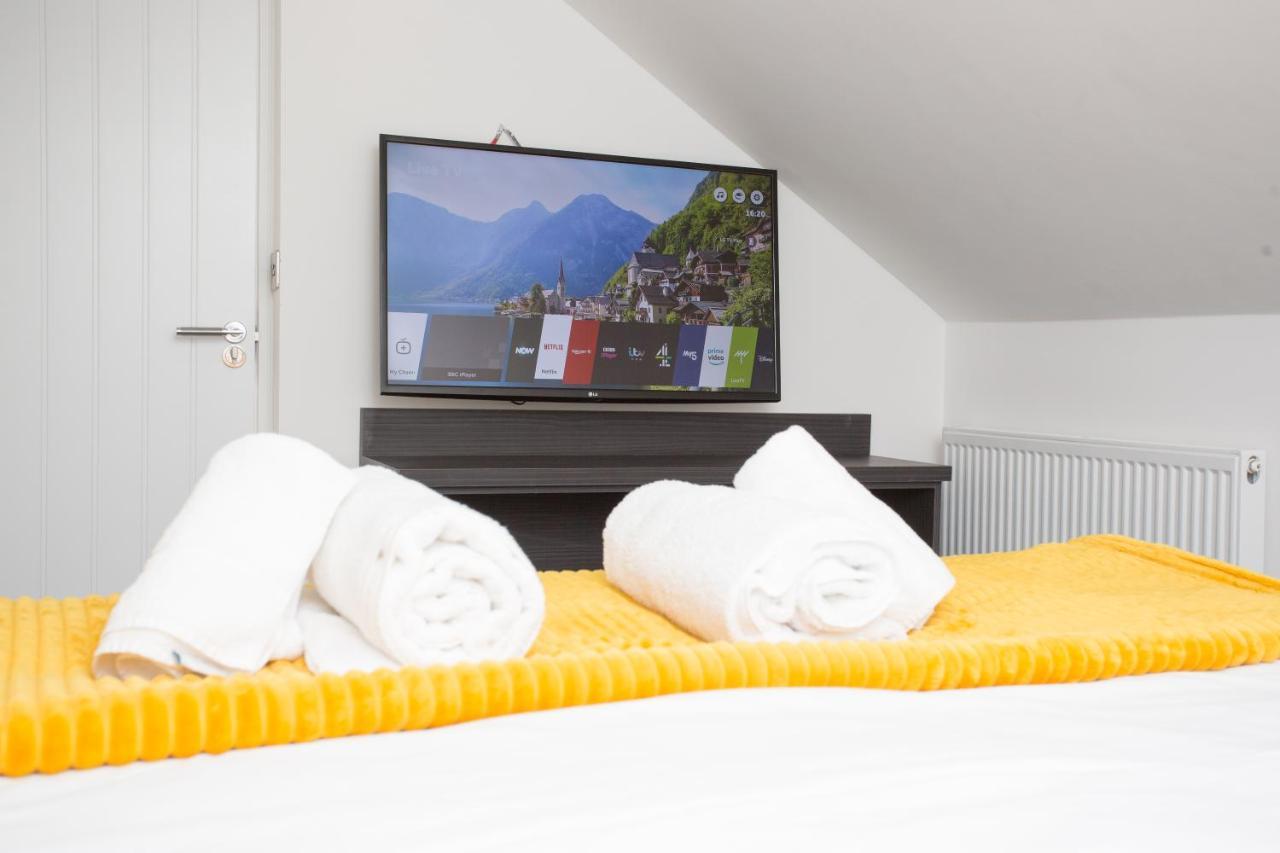Legoland Heathrow Windsor Apartment Hotel สลาว ภายนอก รูปภาพ