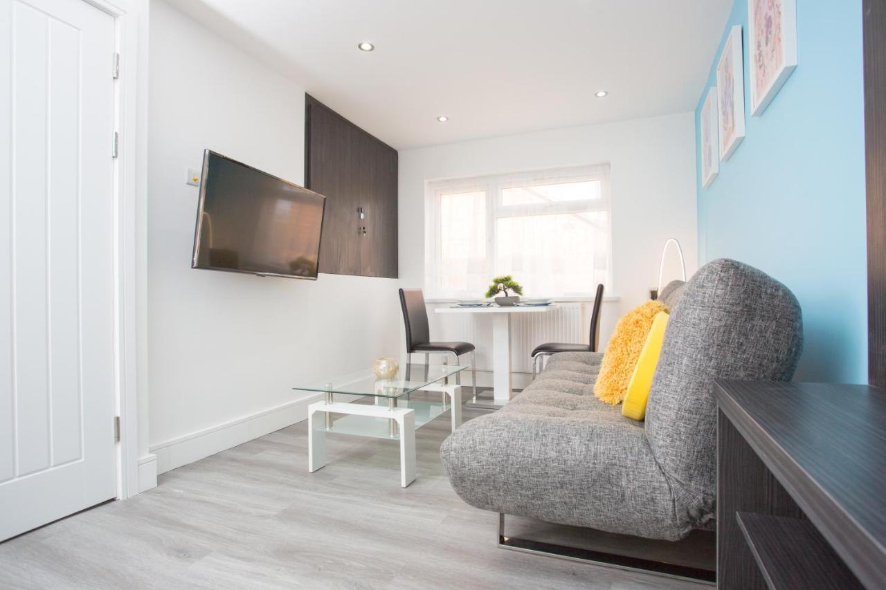 Legoland Heathrow Windsor Apartment Hotel สลาว ภายนอก รูปภาพ