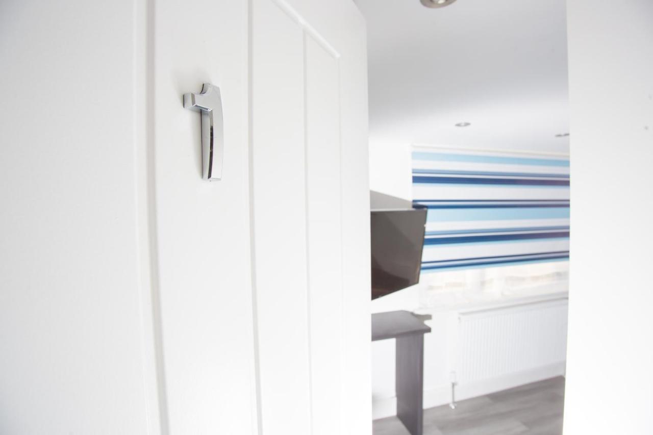 Legoland Heathrow Windsor Apartment Hotel สลาว ภายนอก รูปภาพ