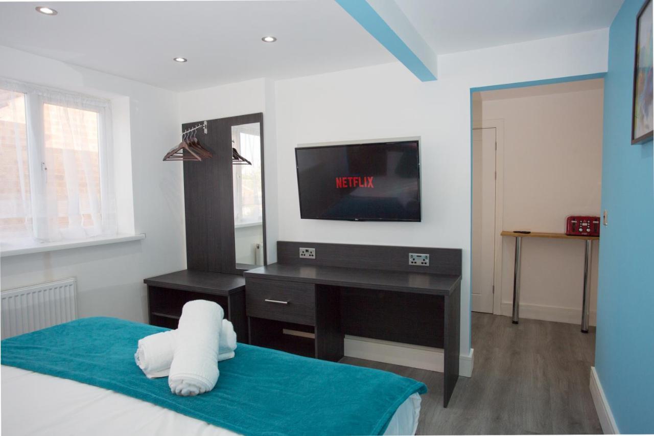 Legoland Heathrow Windsor Apartment Hotel สลาว ภายนอก รูปภาพ