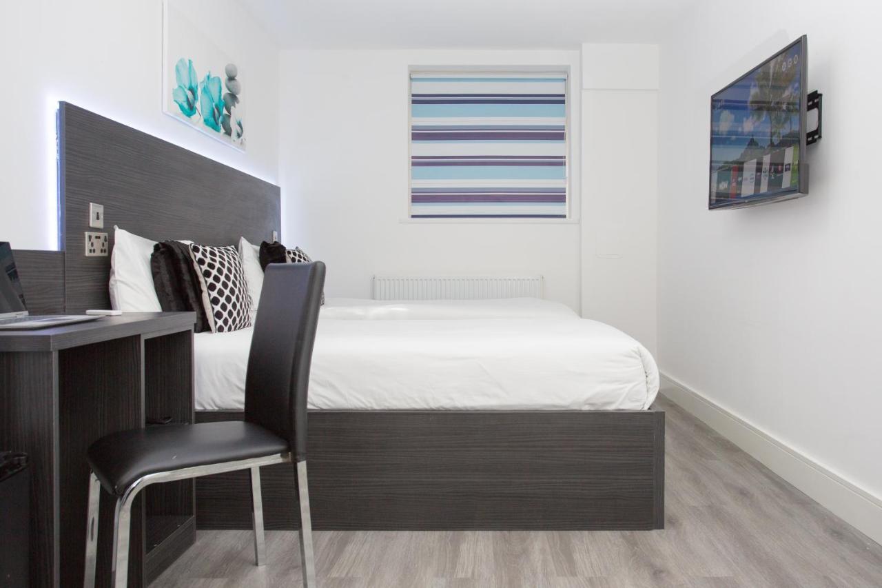 Legoland Heathrow Windsor Apartment Hotel สลาว ภายนอก รูปภาพ