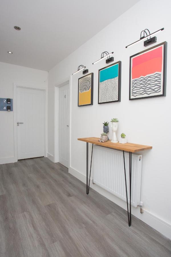 Legoland Heathrow Windsor Apartment Hotel สลาว ภายนอก รูปภาพ