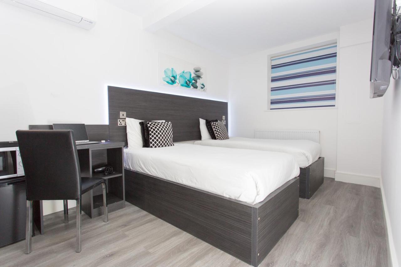 Legoland Heathrow Windsor Apartment Hotel สลาว ภายนอก รูปภาพ