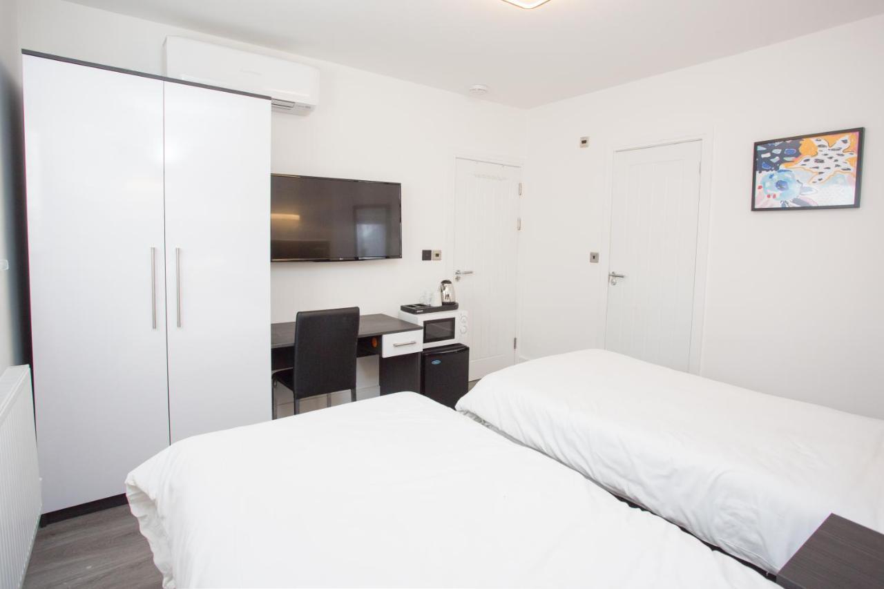 Legoland Heathrow Windsor Apartment Hotel สลาว ภายนอก รูปภาพ