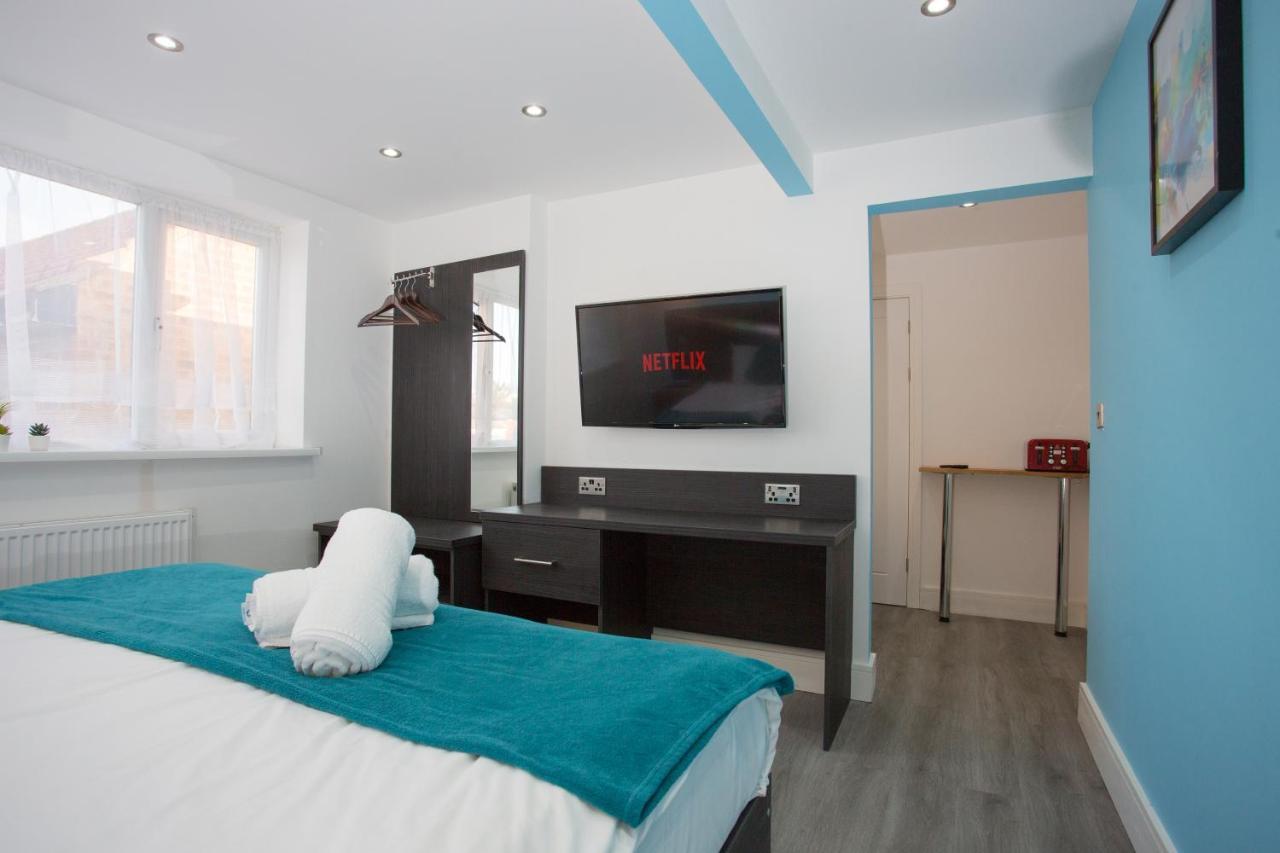 Legoland Heathrow Windsor Apartment Hotel สลาว ภายนอก รูปภาพ