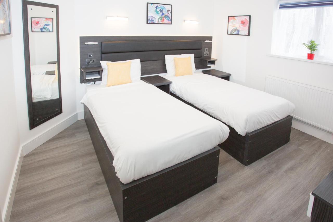 Legoland Heathrow Windsor Apartment Hotel สลาว ภายนอก รูปภาพ