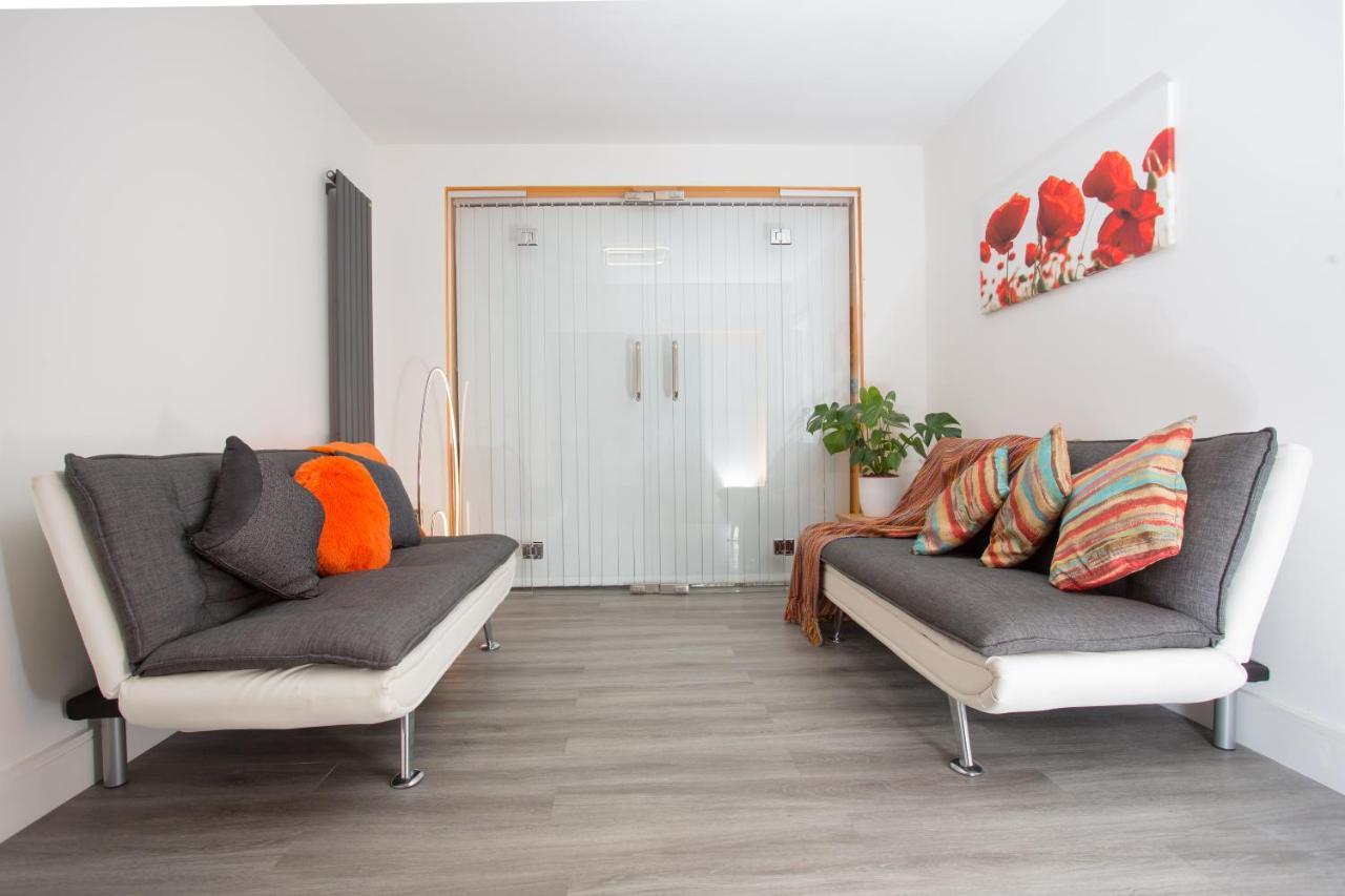 Legoland Heathrow Windsor Apartment Hotel สลาว ภายนอก รูปภาพ