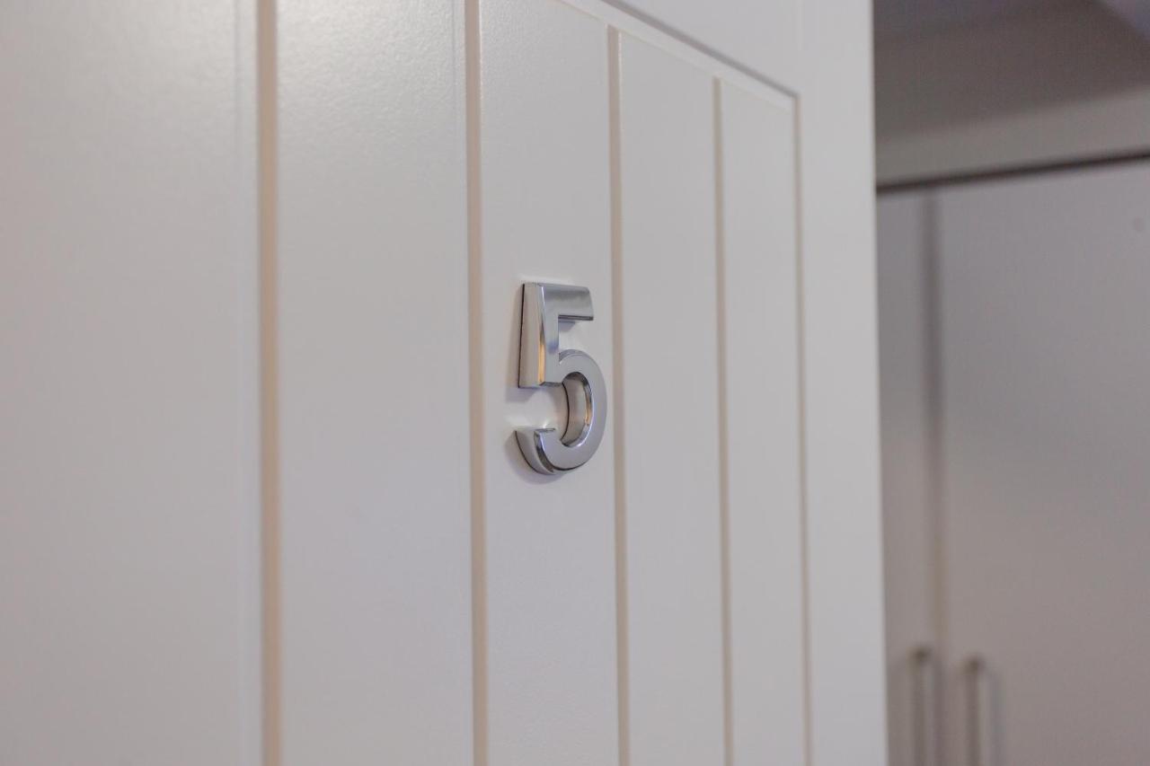 Legoland Heathrow Windsor Apartment Hotel สลาว ภายนอก รูปภาพ