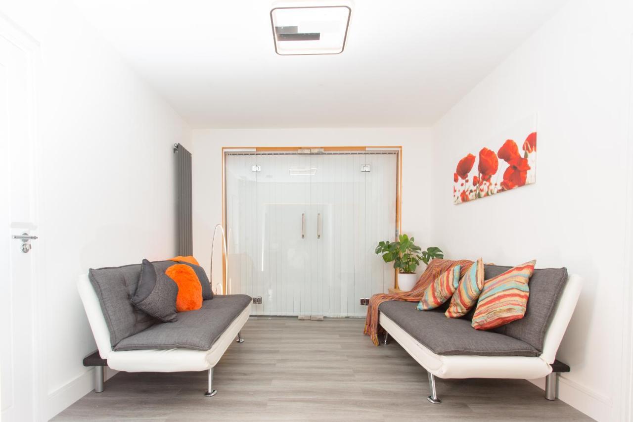 Legoland Heathrow Windsor Apartment Hotel สลาว ภายนอก รูปภาพ