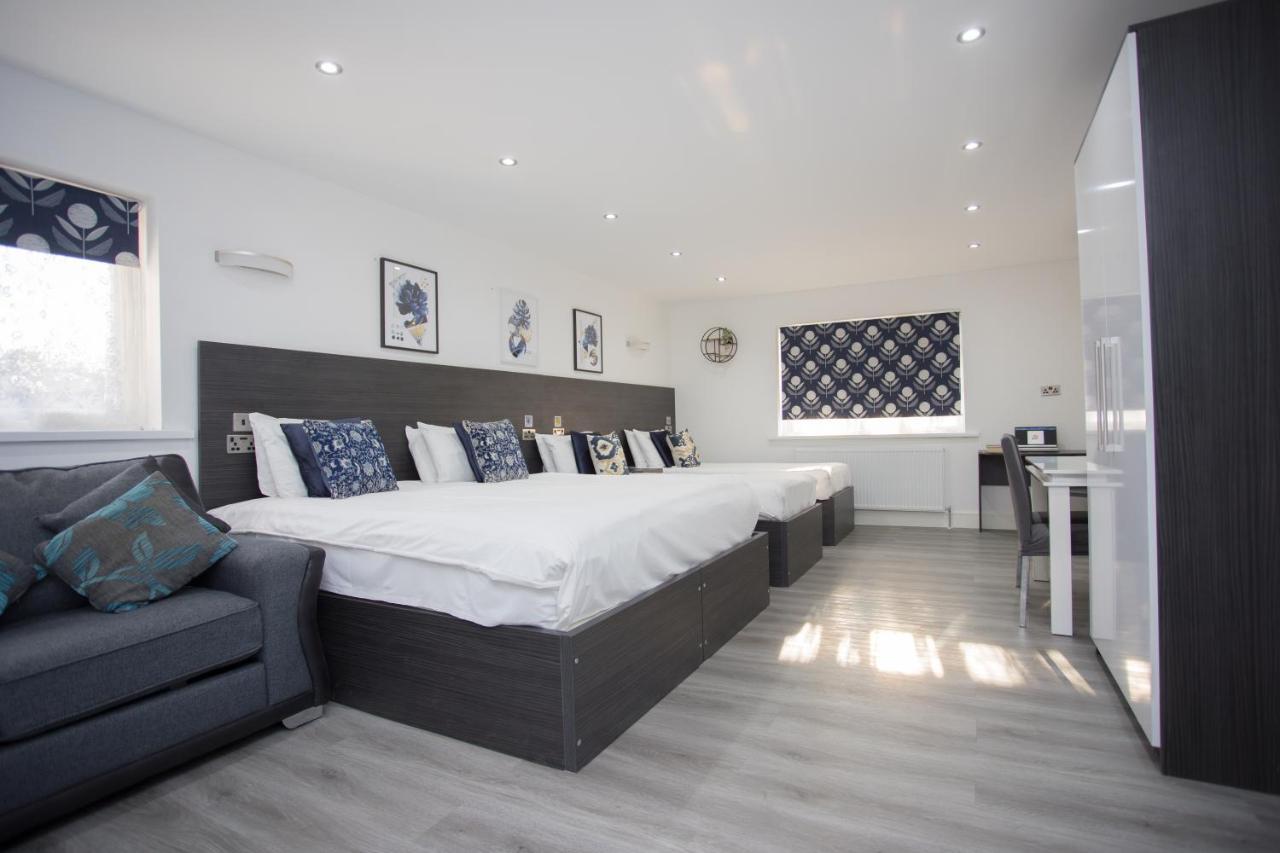 Legoland Heathrow Windsor Apartment Hotel สลาว ภายนอก รูปภาพ