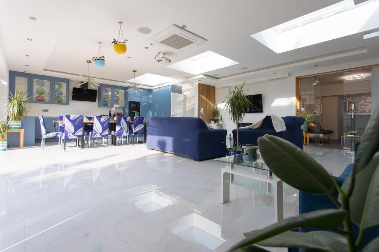 Legoland Heathrow Windsor Apartment Hotel สลาว ภายนอก รูปภาพ