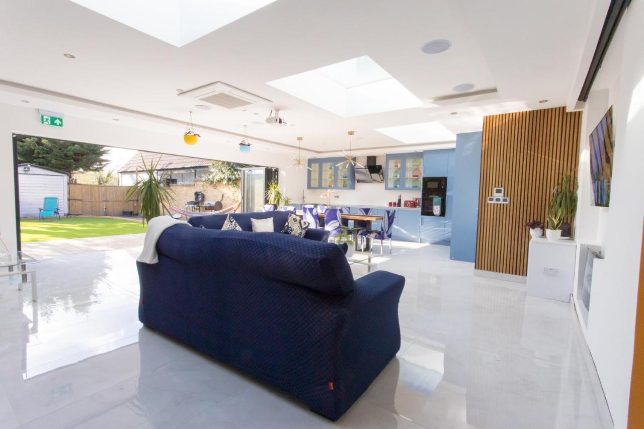 Legoland Heathrow Windsor Apartment Hotel สลาว ภายนอก รูปภาพ