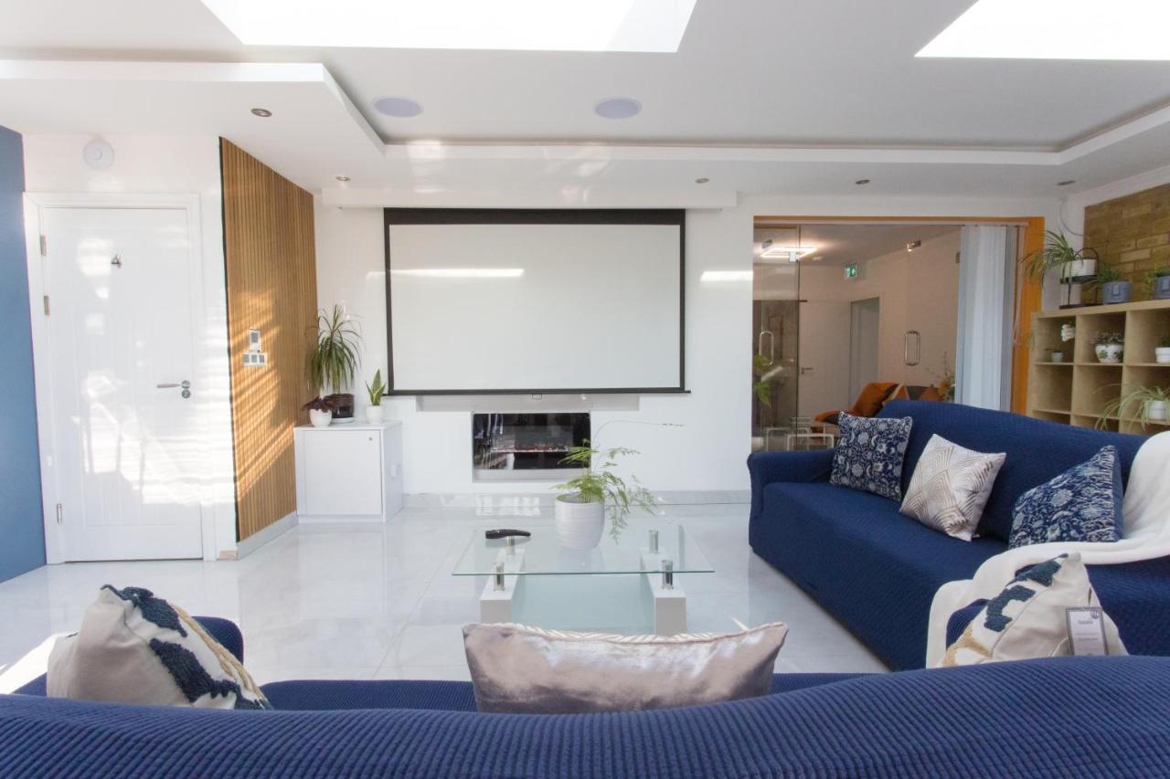Legoland Heathrow Windsor Apartment Hotel สลาว ภายนอก รูปภาพ