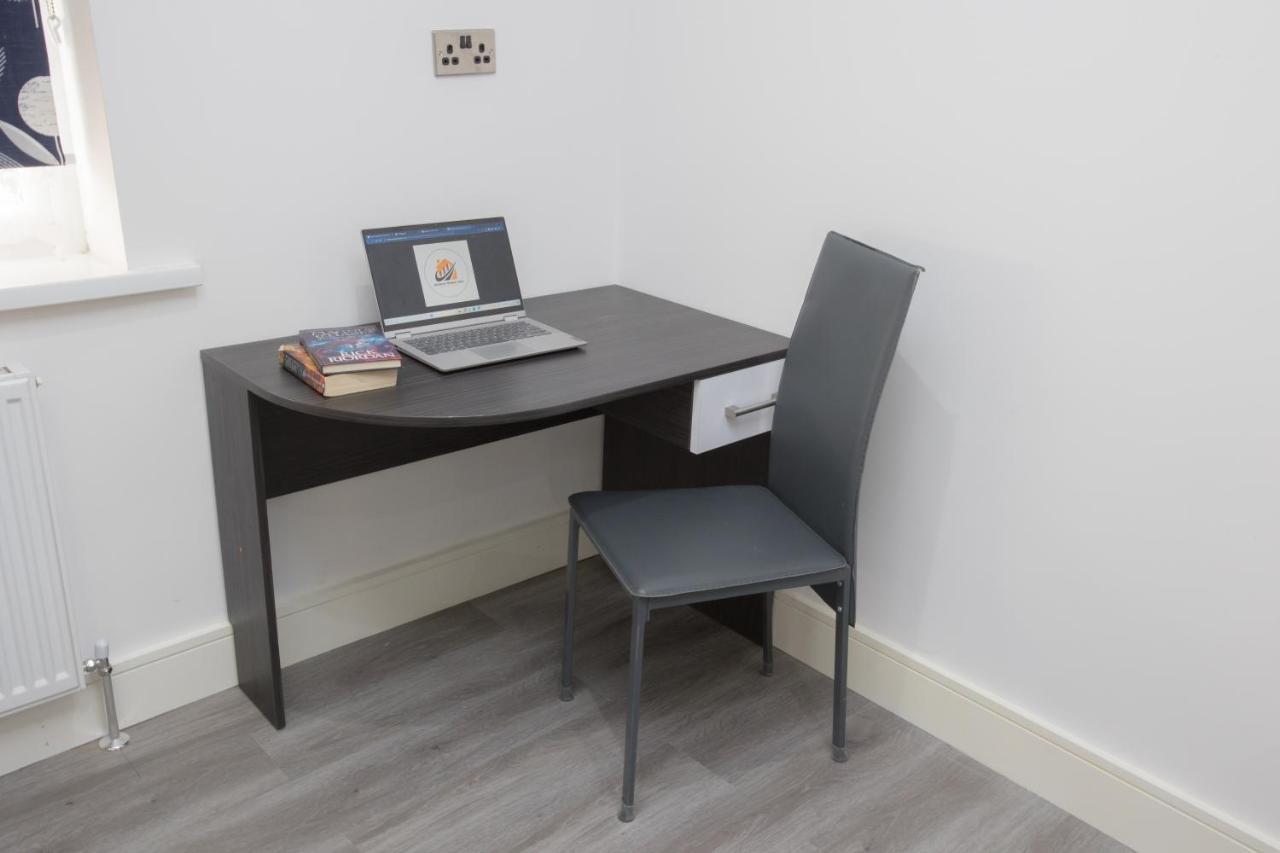 Legoland Heathrow Windsor Apartment Hotel สลาว ภายนอก รูปภาพ