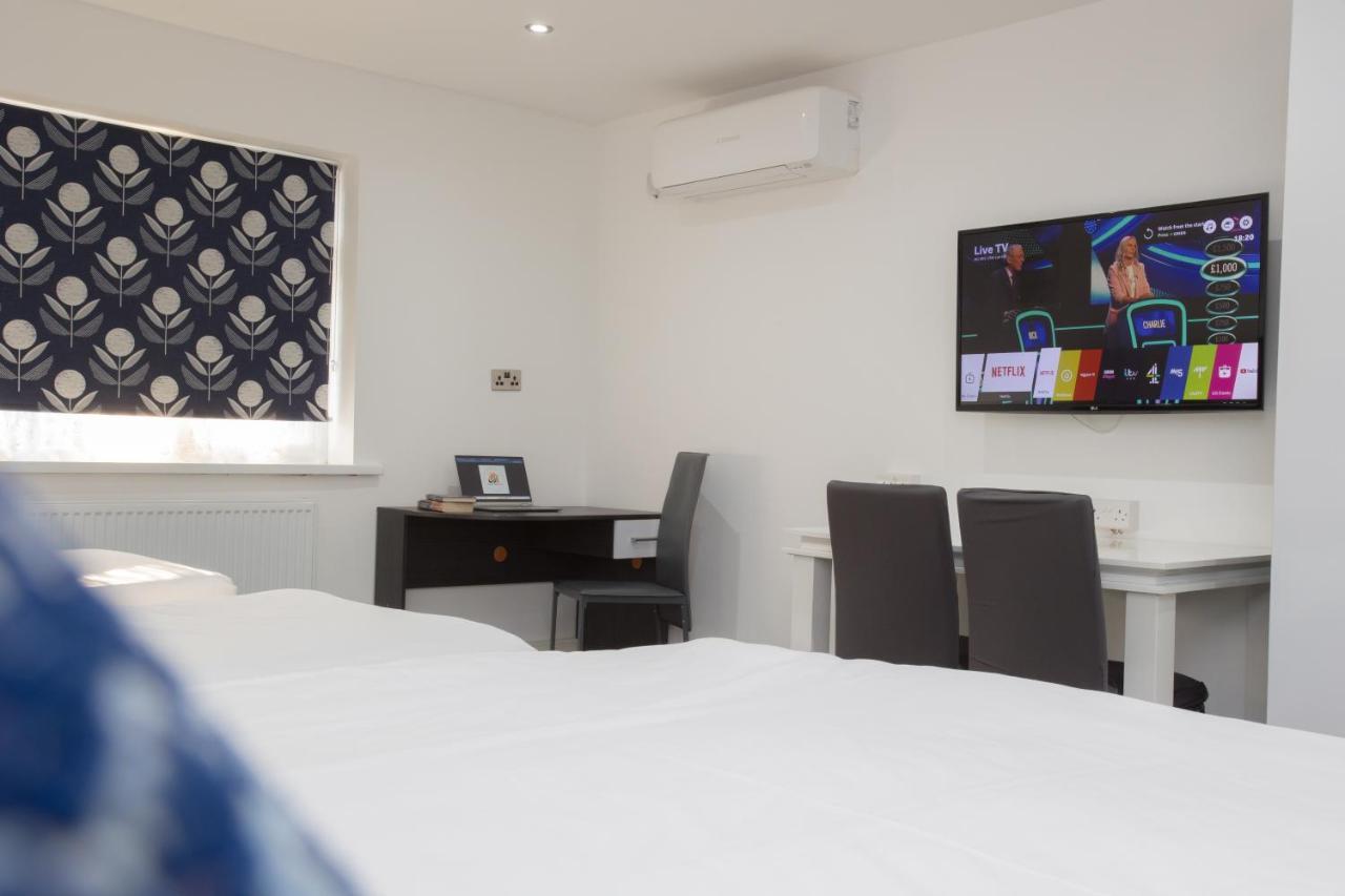 Legoland Heathrow Windsor Apartment Hotel สลาว ภายนอก รูปภาพ