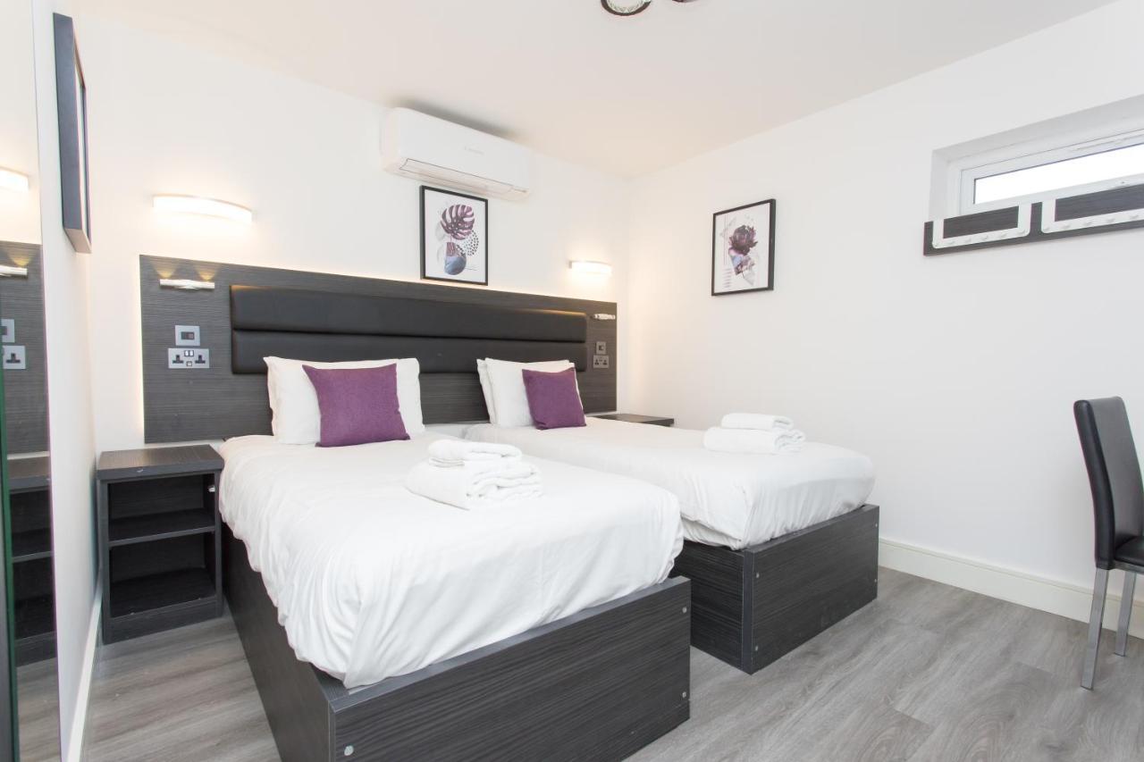 Legoland Heathrow Windsor Apartment Hotel สลาว ภายนอก รูปภาพ