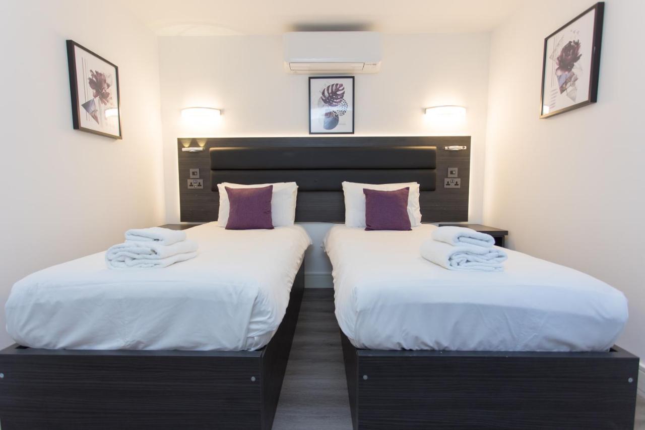 Legoland Heathrow Windsor Apartment Hotel สลาว ภายนอก รูปภาพ