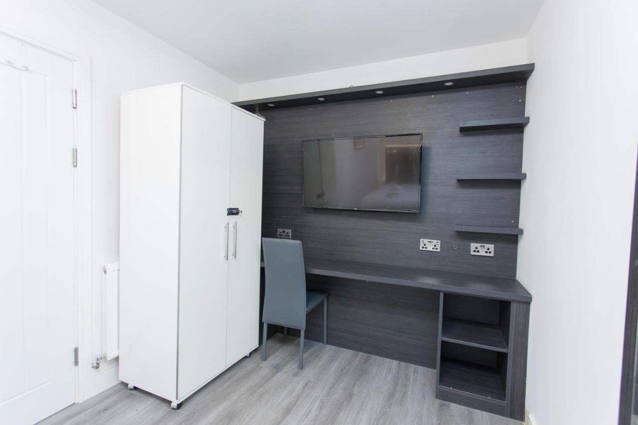 Legoland Heathrow Windsor Apartment Hotel สลาว ภายนอก รูปภาพ