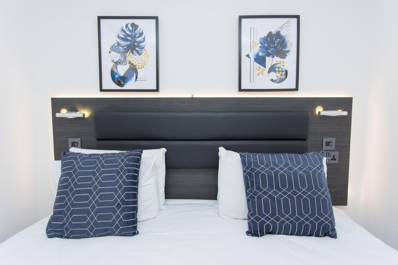 Legoland Heathrow Windsor Apartment Hotel สลาว ภายนอก รูปภาพ
